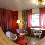 In Rot, Fraenkisches Design, Balkon In Nur 50 Schritten Zum Radweg, Ideal For Long Stay, Relocation 3*